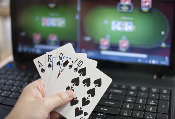 qqomega live casino fitur streaming HD chat dealer antarmuka bahasa indonesia terpercaya